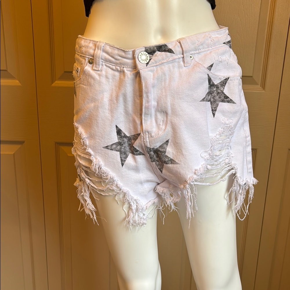 BLUE BUTTERCUP distressed Jean shorts